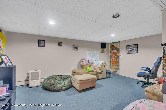 505 South Cooks Bridge Road Jackson, NJ 08527 - Photo 17 of 30 a living room with furniture