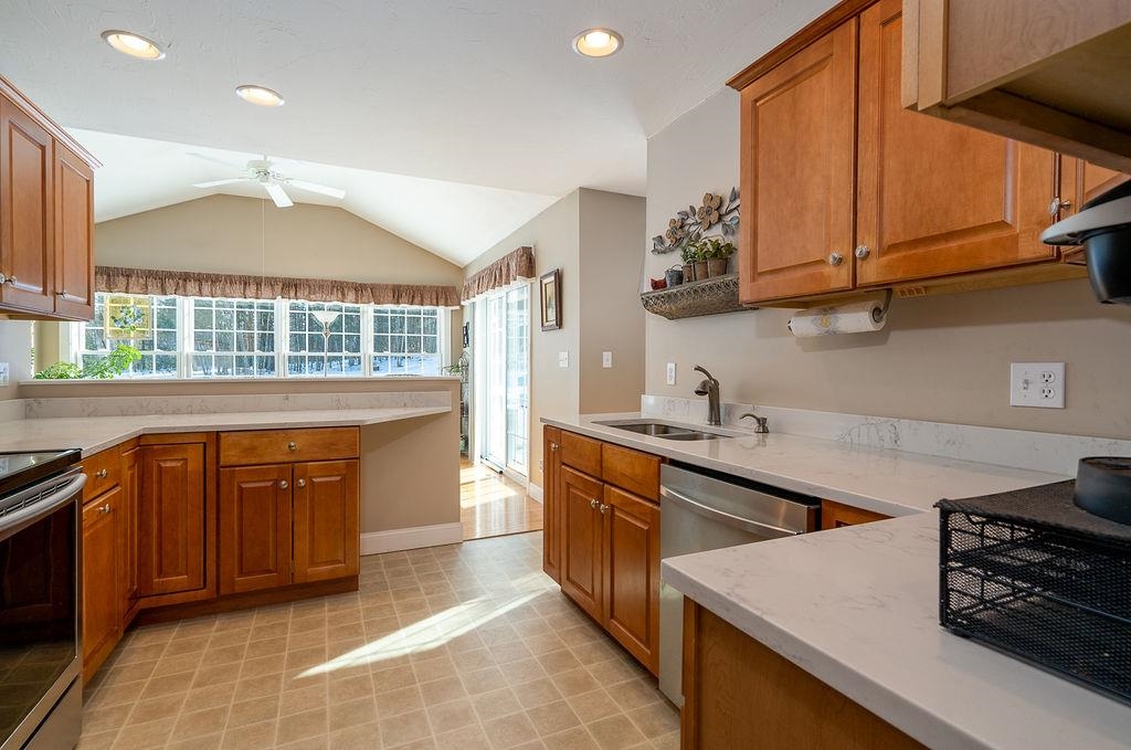 1-1 Risloves Way Fremont, NH 03044 - Photo 3 of 40