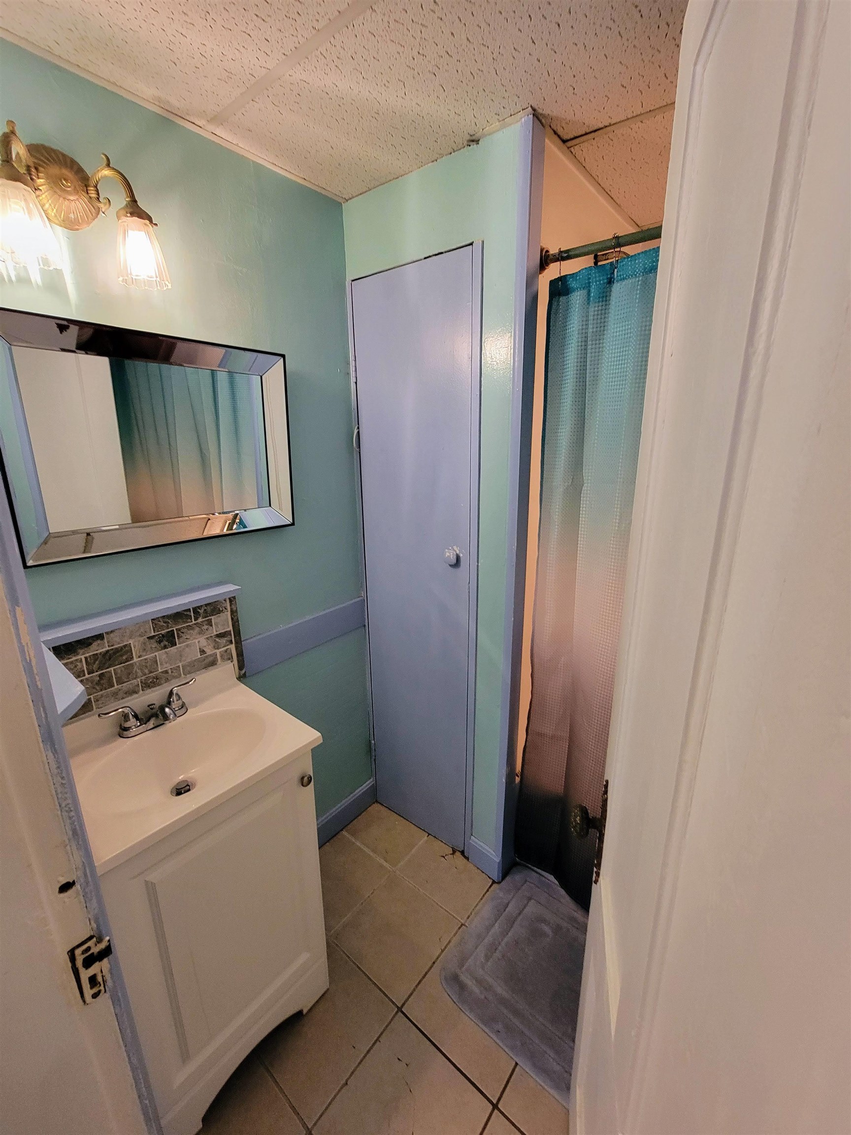 369 Walnut Street Manchester, NH 03104 - Photo 11 of 37 Gallery Image 11
