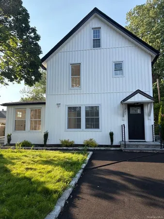 $5,000 | 227 North Railroad Avenue, Babylon, NY 11702