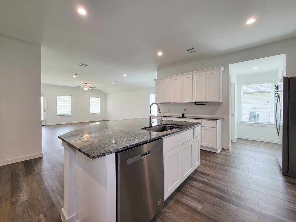 1014 Star Grass Lane Rosharon, TX 77583 - Photo 14 of 39