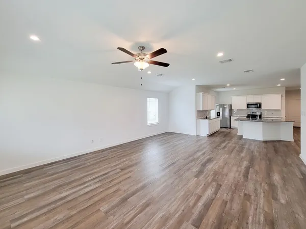 $2,400 | 1014 Star Grass Lane, Rosharon, TX 77583