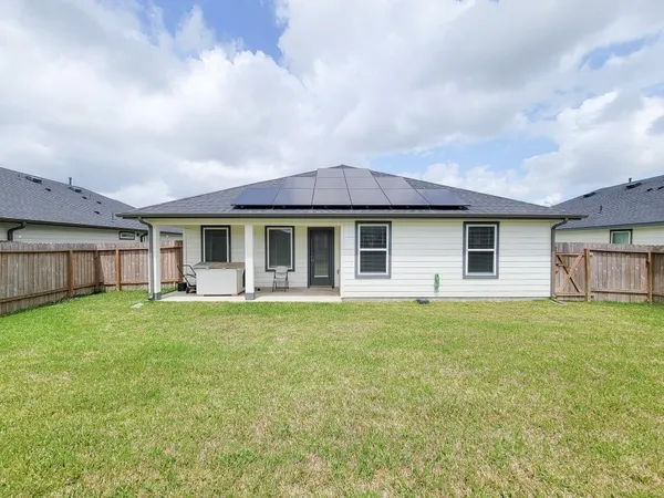 $2,400 | 1014 Star Grass Lane, Rosharon, TX 77583