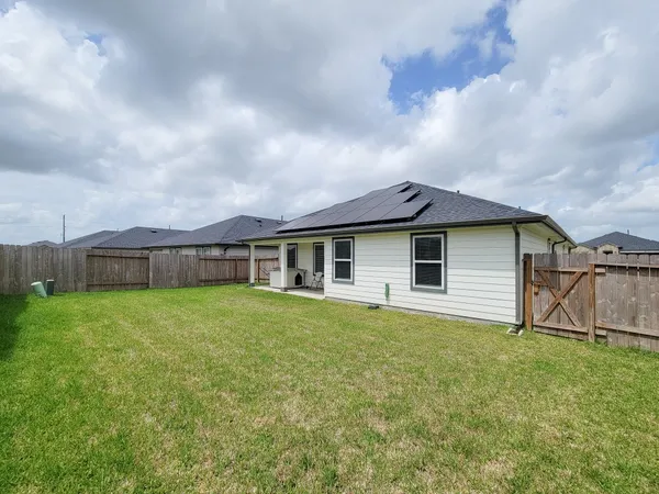 $2,400 | 1014 Star Grass Lane, Rosharon, TX 77583