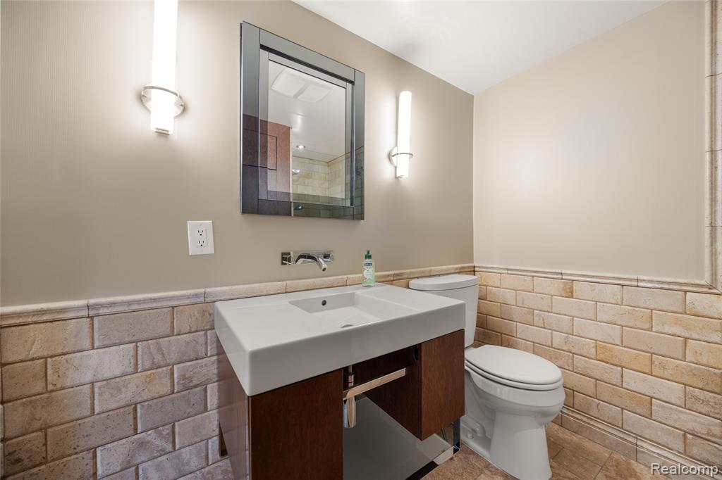 31705 South River Road, Unit B Harrison Township, MI 48045 - Photo 18 of 40 Gallery Image 18
