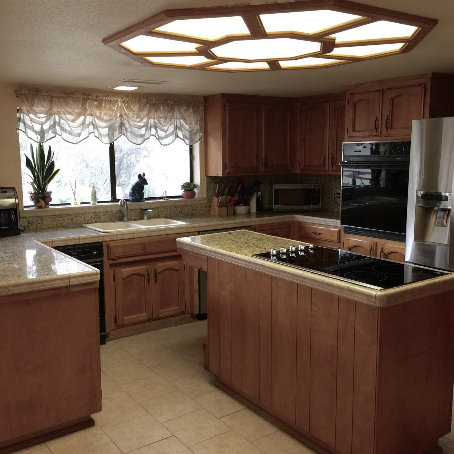40610 Balch Park Road Springville, CA 93265 - Photo 6 of 25 Main house kitchen