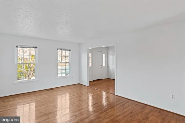 $885,000 | 9 Coachlamp Court, Silver Spring, MD 20906