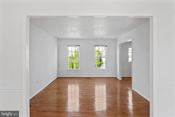 $885,000 | 9 Coachlamp Court, Silver Spring, MD 20906