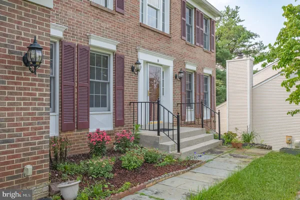 $885,000 | 9 Coachlamp Court, Silver Spring, MD 20906