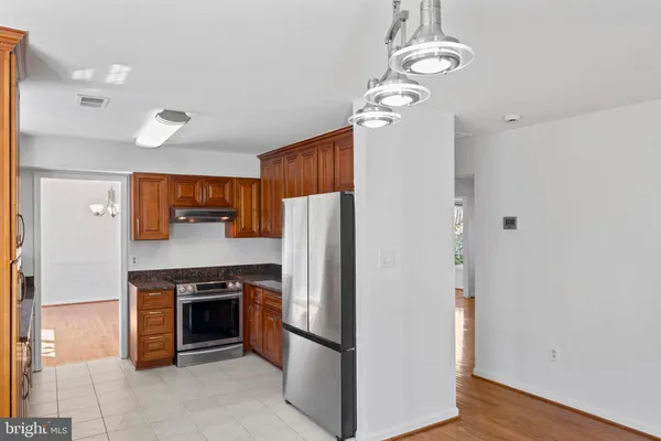 $885,000 | 9 Coachlamp Court, Silver Spring, MD 20906