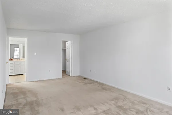 $885,000 | 9 Coachlamp Court, Silver Spring, MD 20906