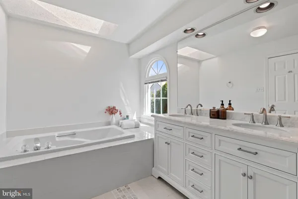 $885,000 | 9 Coachlamp Court, Silver Spring, MD 20906