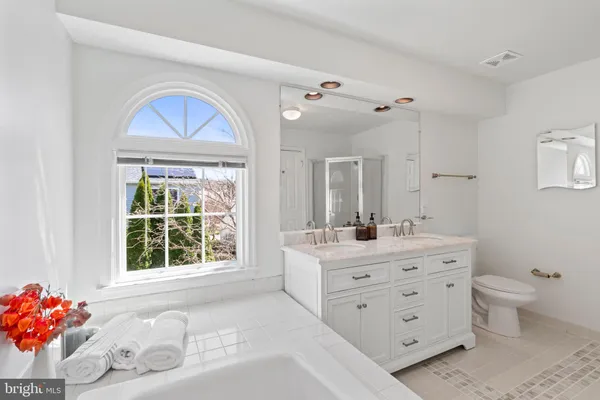 $885,000 | 9 Coachlamp Court, Silver Spring, MD 20906