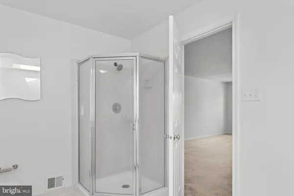 $885,000 | 9 Coachlamp Court, Silver Spring, MD 20906
