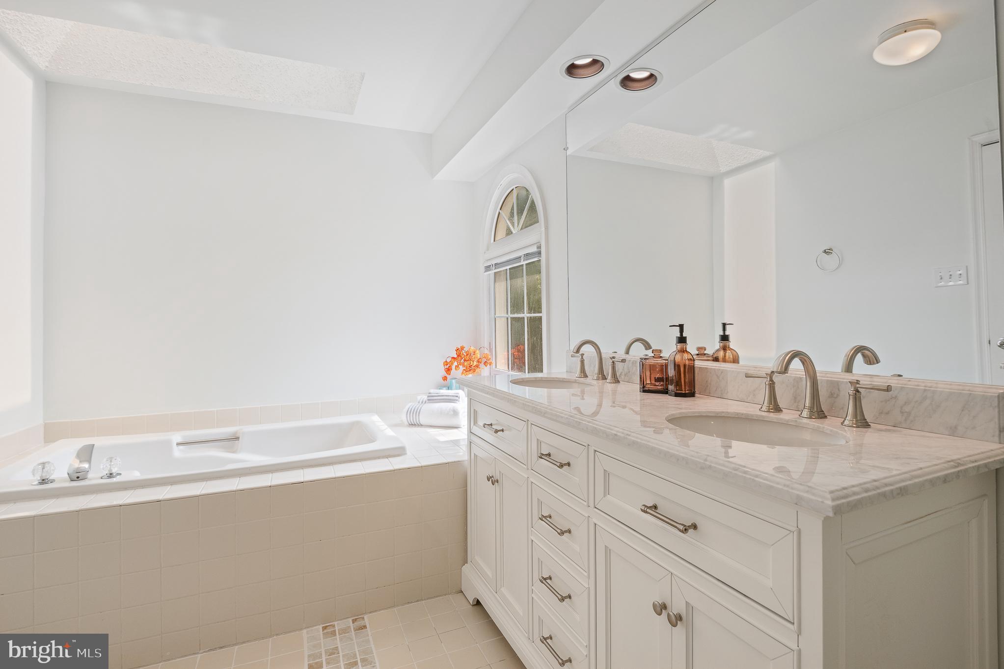 9 Coachlamp Court Silver Spring, MD 20906 - Photo 41 of 95 Primary Bathroom