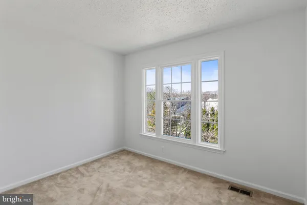 $885,000 | 9 Coachlamp Court, Silver Spring, MD 20906