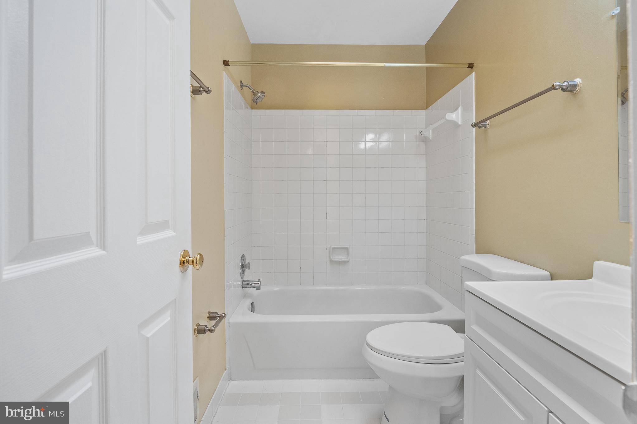 9 Coachlamp Court Silver Spring, MD 20906 - Photo 48 of 95 2nd Bathroom