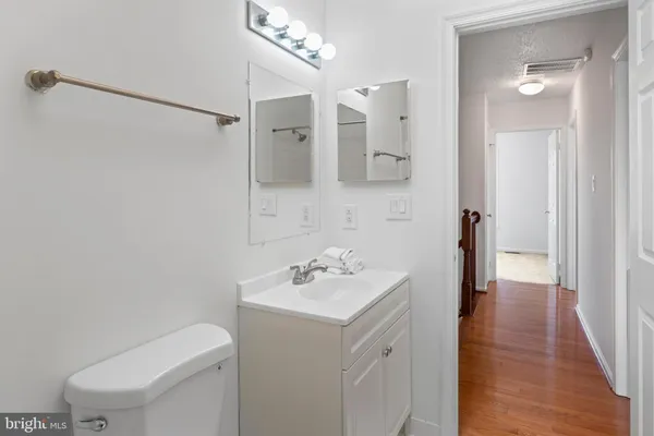 $885,000 | 9 Coachlamp Court, Silver Spring, MD 20906