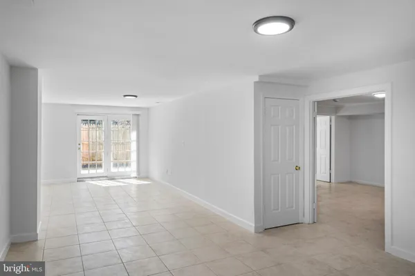 $885,000 | 9 Coachlamp Court, Silver Spring, MD 20906