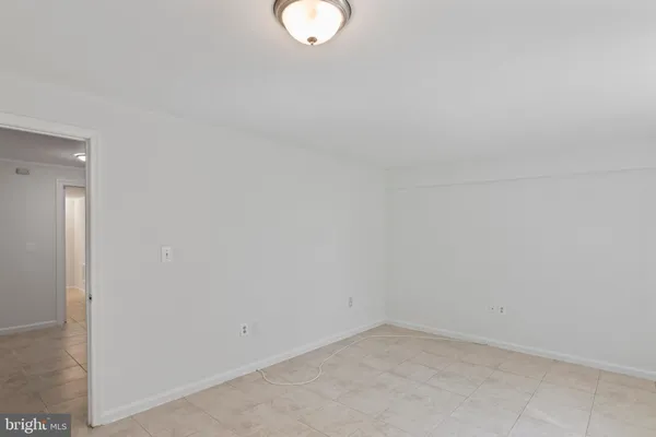 $885,000 | 9 Coachlamp Court, Silver Spring, MD 20906