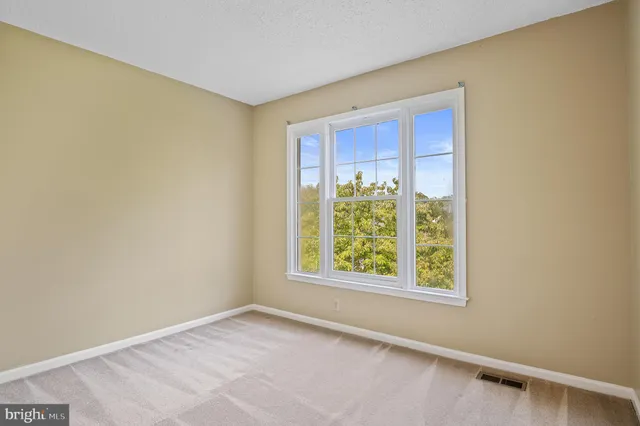 $885,000 | 9 Coachlamp Court, Silver Spring, MD 20906