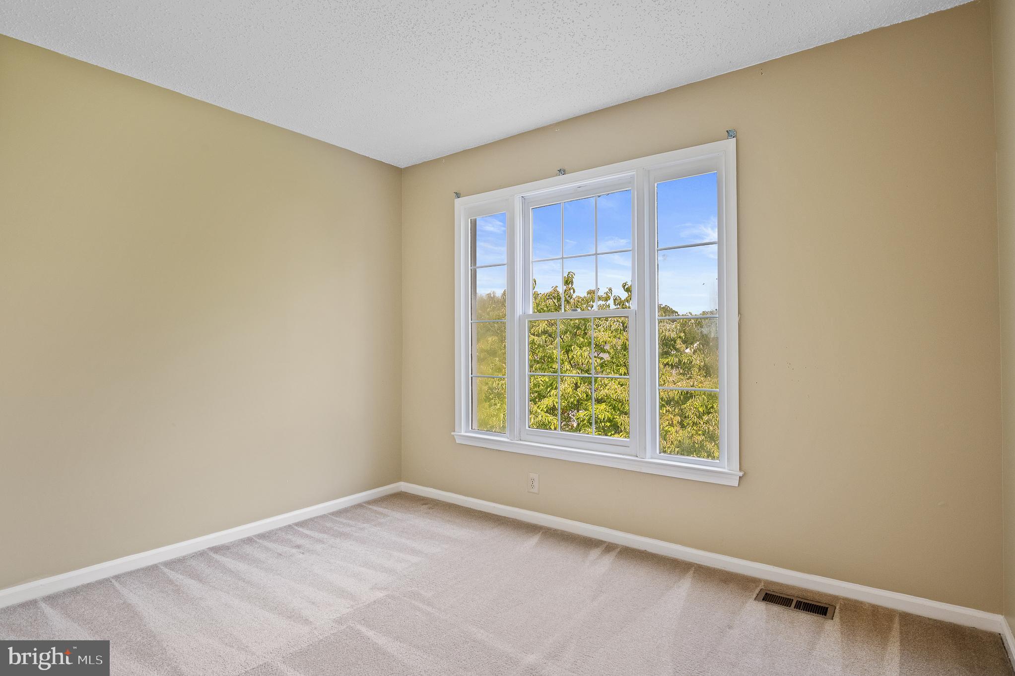 9 Coachlamp Court Silver Spring, MD 20906 - Photo 57 of 95 an empty room with a window