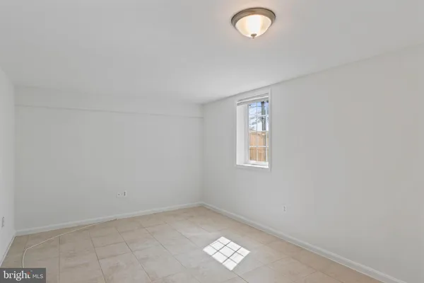 $885,000 | 9 Coachlamp Court, Silver Spring, MD 20906