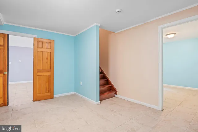 $885,000 | 9 Coachlamp Court, Silver Spring, MD 20906