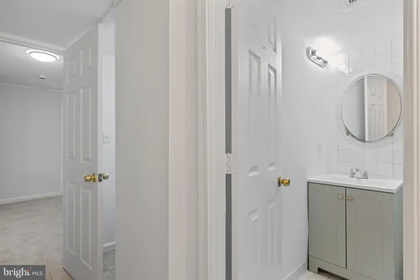 $885,000 | 9 Coachlamp Court, Silver Spring, MD 20906