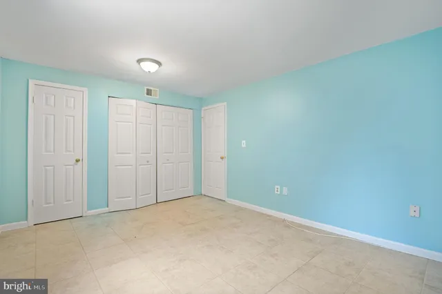 $885,000 | 9 Coachlamp Court, Silver Spring, MD 20906