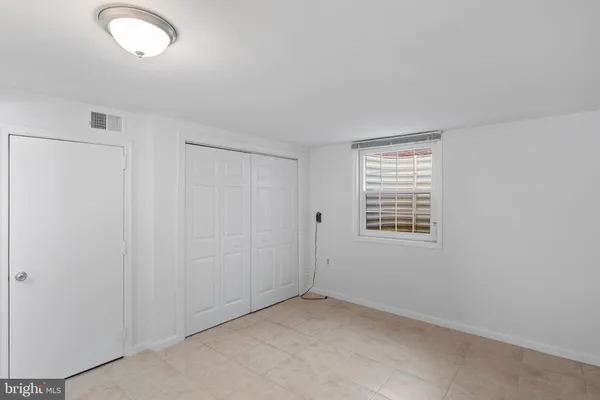 $885,000 | 9 Coachlamp Court, Silver Spring, MD 20906