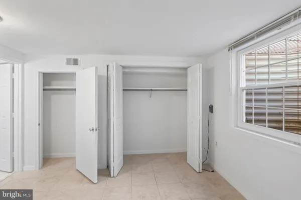 $885,000 | 9 Coachlamp Court, Silver Spring, MD 20906