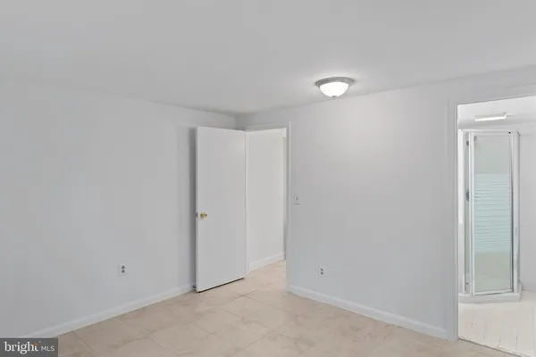 $885,000 | 9 Coachlamp Court, Silver Spring, MD 20906