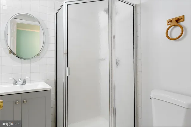 $885,000 | 9 Coachlamp Court, Silver Spring, MD 20906