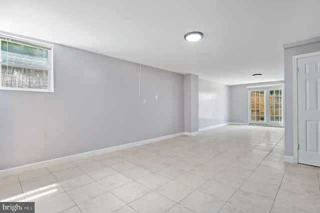 $885,000 | 9 Coachlamp Court, Silver Spring, MD 20906