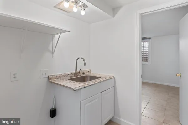 $885,000 | 9 Coachlamp Court, Silver Spring, MD 20906