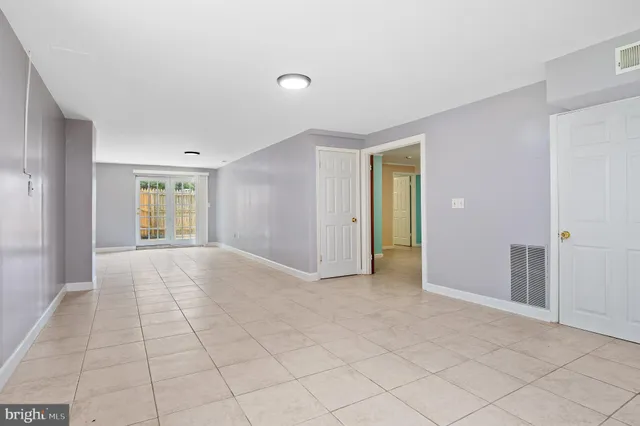 $885,000 | 9 Coachlamp Court, Silver Spring, MD 20906