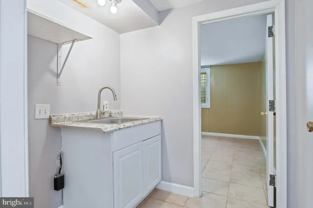 $885,000 | 9 Coachlamp Court, Silver Spring, MD 20906