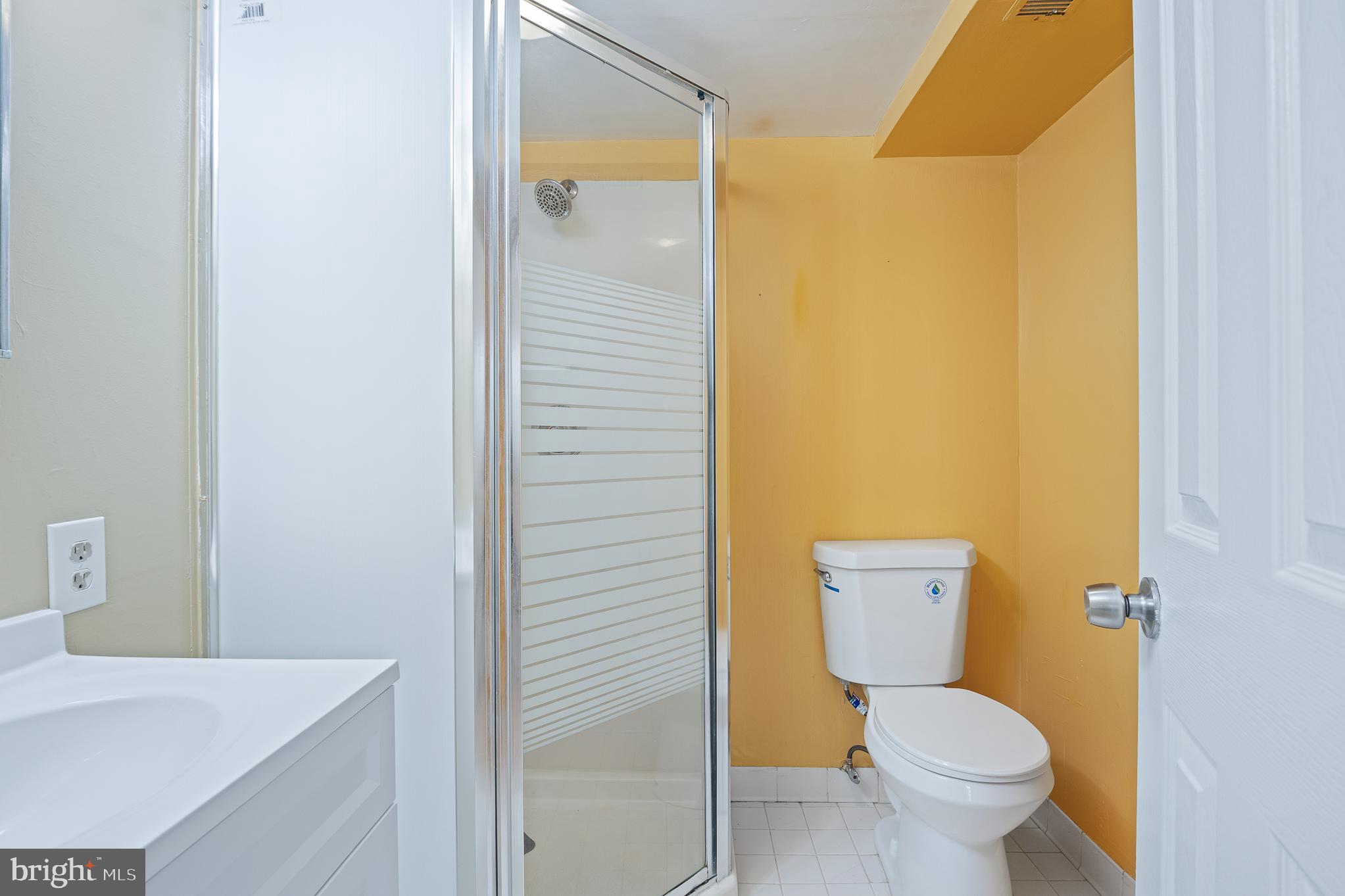 9 Coachlamp Court Silver Spring, MD 20906 - Photo 77 of 95 5th En-Suite Bathroom