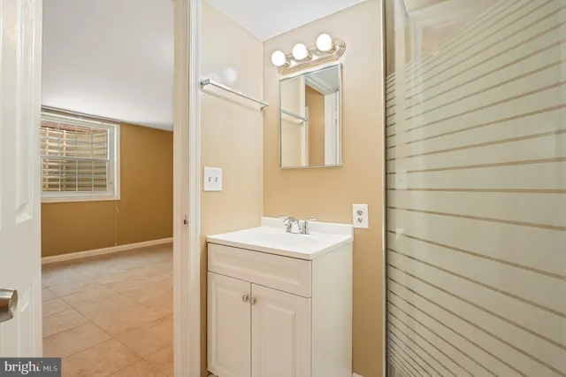 $885,000 | 9 Coachlamp Court, Silver Spring, MD 20906