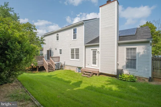 $885,000 | 9 Coachlamp Court, Silver Spring, MD 20906