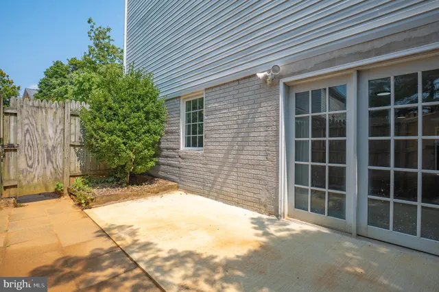 $885,000 | 9 Coachlamp Court, Silver Spring, MD 20906