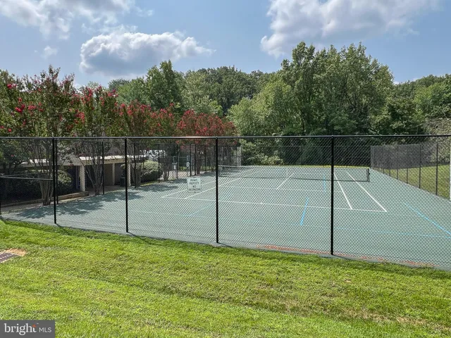 $885,000 | 9 Coachlamp Court, Silver Spring, MD 20906