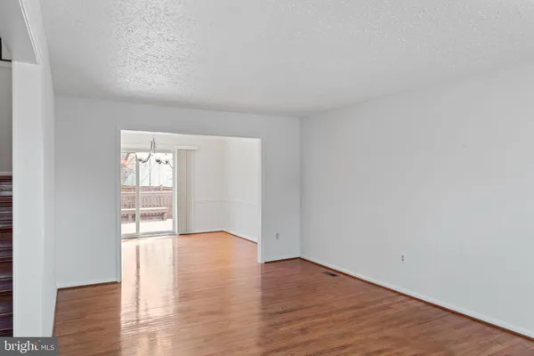 $885,000 | 9 Coachlamp Court, Silver Spring, MD 20906