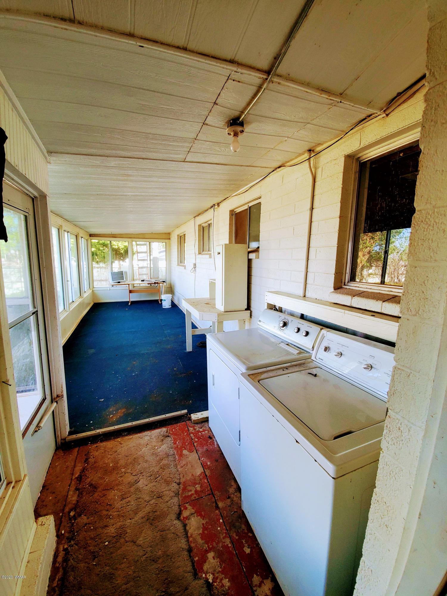 300 South 8th Street Snowflake, AZ 85937 - Photo 14 of 18 a bathroom with a sink and a bathtub