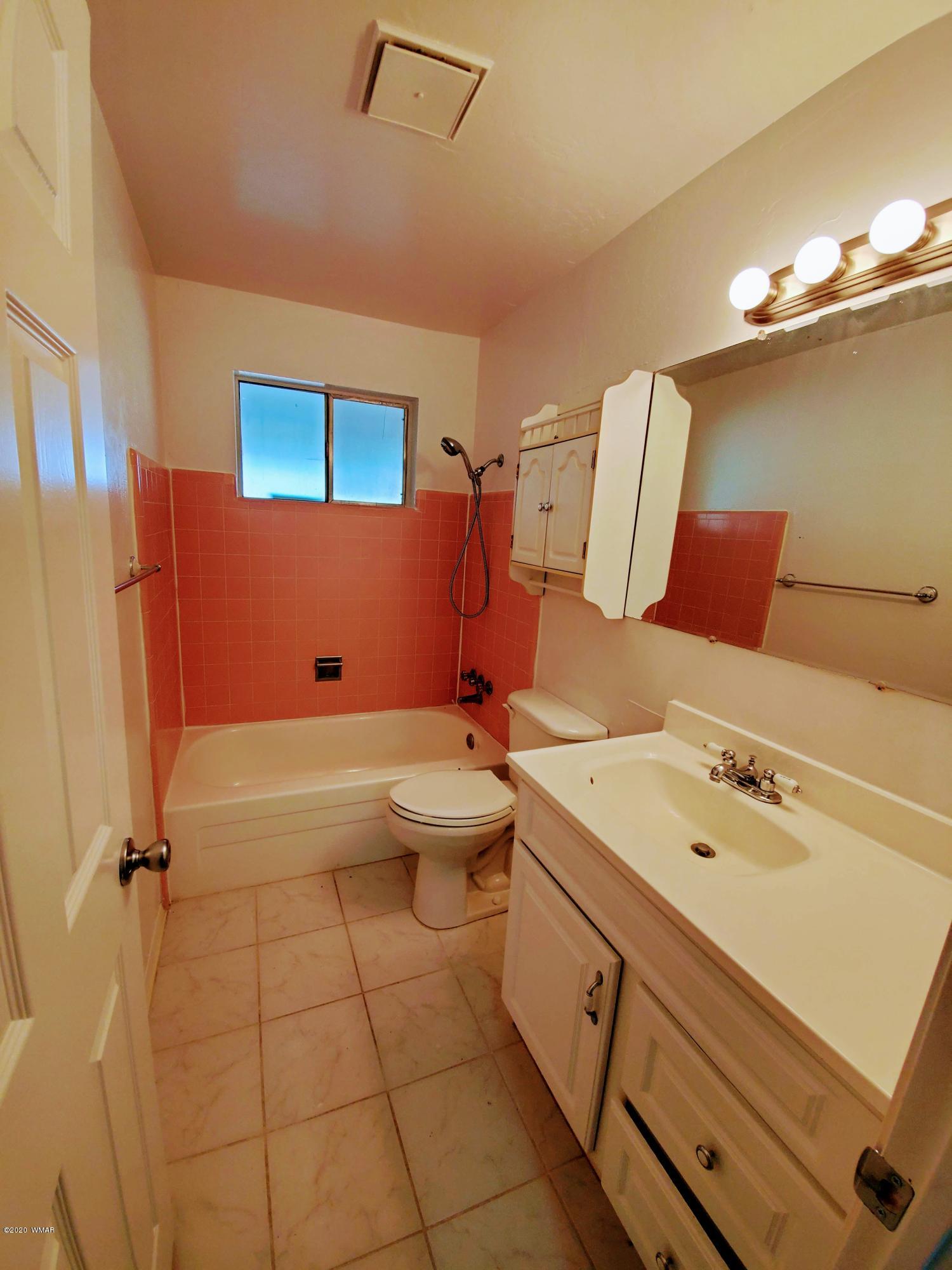 300 South 8th Street Snowflake, AZ 85937 - Photo 6 of 18 a bathroom with a sink a toilet and shower