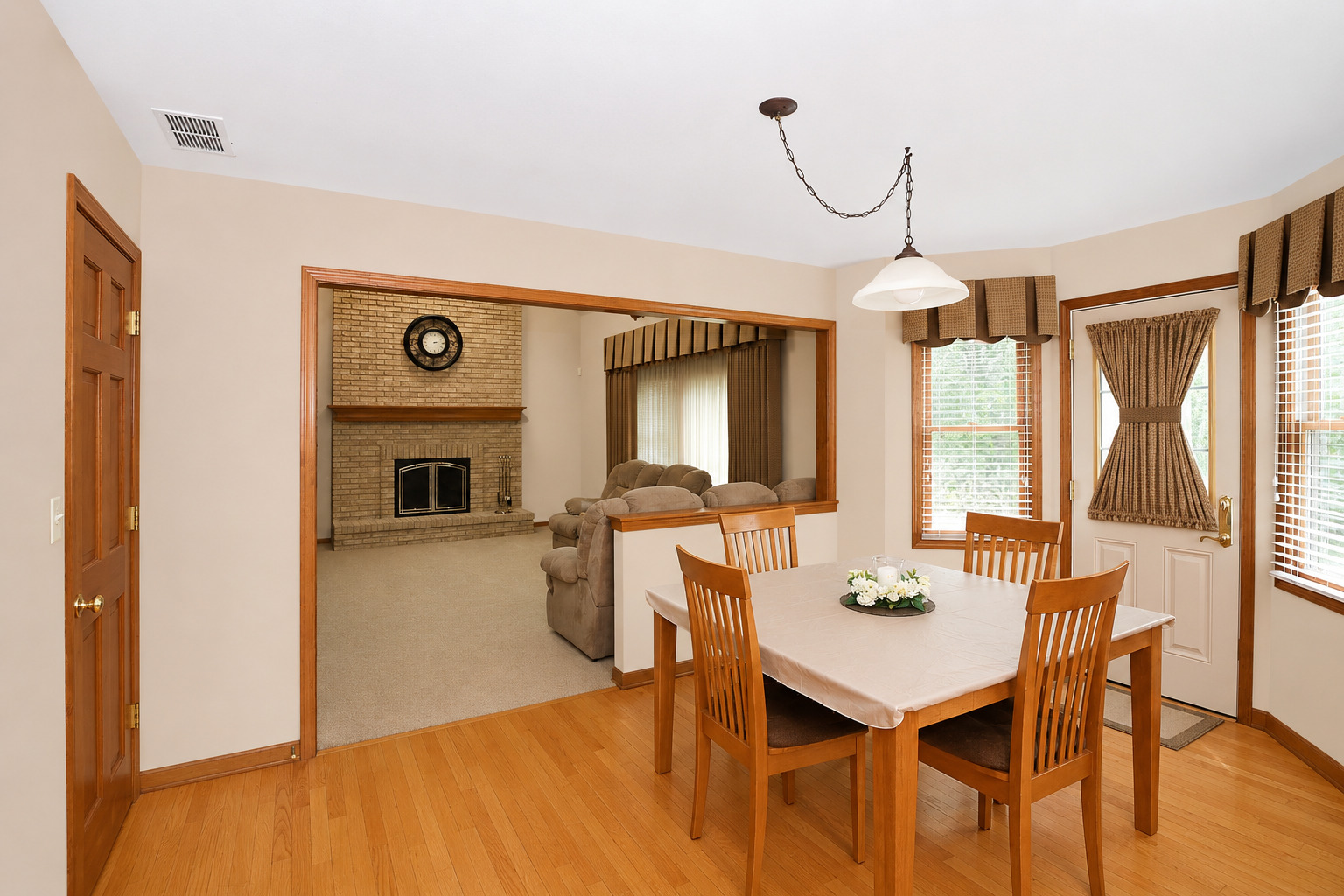 2660 Hoddam Road Naperville, IL 60564 - Photo 12 of 35