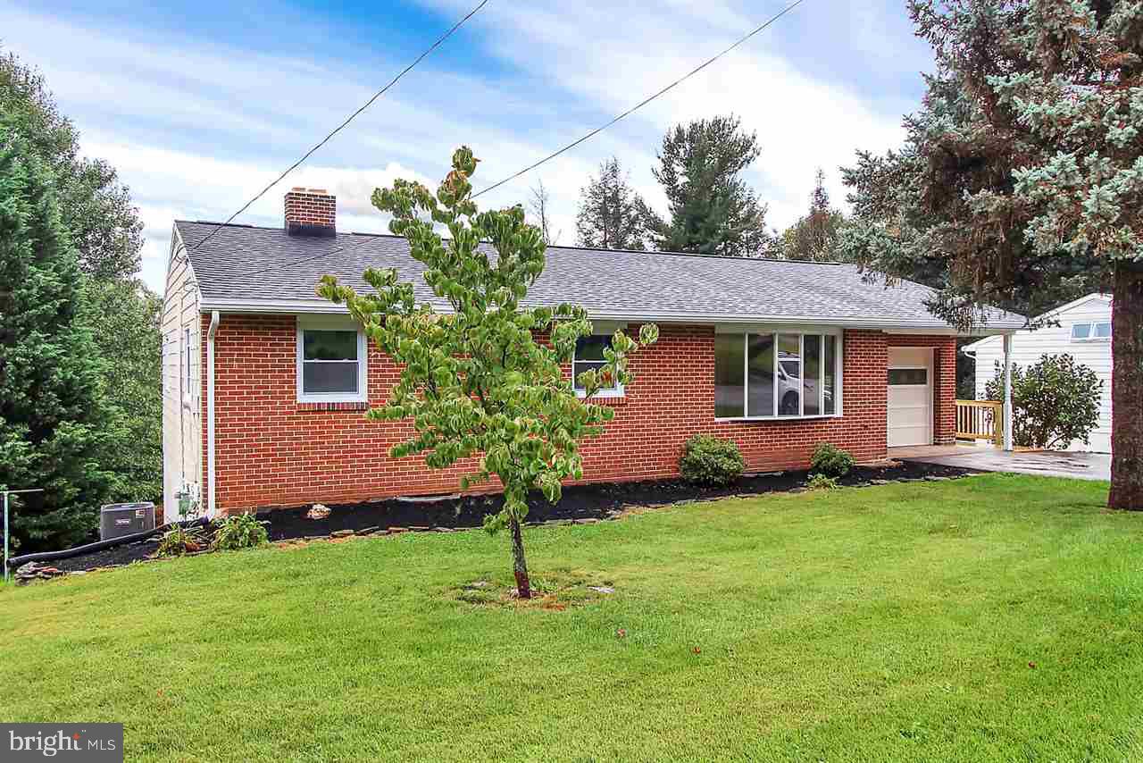 32 Merrin Road York, PA 17402 - Photo 2 of 26 Gallery Image 2