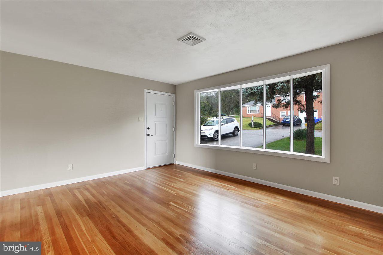 32 Merrin Road York, PA 17402 - Photo 3 of 26 Gallery Image 3