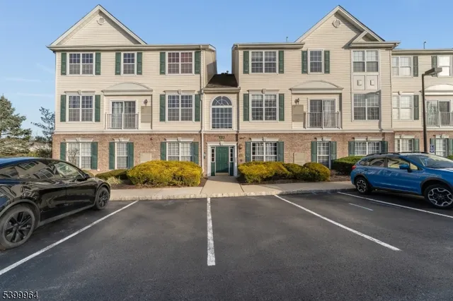 $305,000 | 66 Limerick Lane, Phillipsburg, NJ 08865